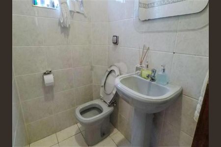 Casa à venda com 217m², 4 quartos e 4 vagas