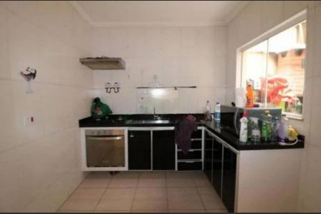 Casa à venda com 68m², 2 quartos e 1 vaga