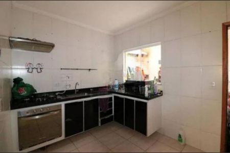 Casa à venda com 68m², 2 quartos e 1 vaga