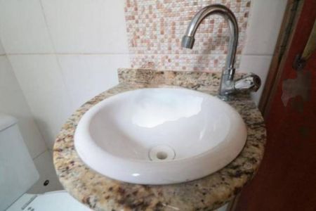 Casa à venda com 68m², 2 quartos e 1 vaga