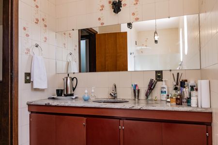 Casa à venda com 300m², 4 quartos e 3 vagasBanheiro da Suíte