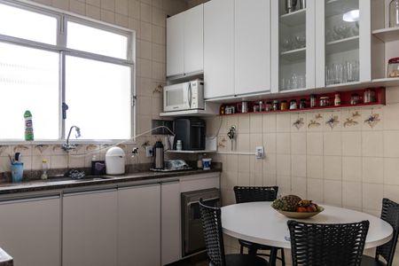 Casa à venda com 300m², 4 quartos e 3 vagasCozinha