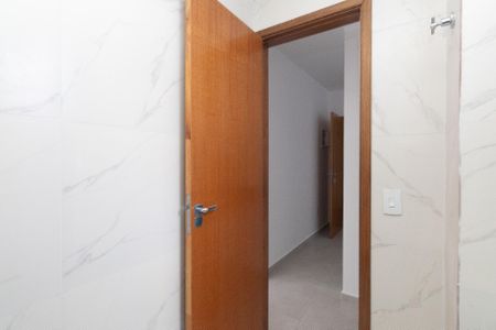 Apartamento à venda com 27m², 2 quartos e sem vaga Apartamento à venda com 27m², 2 quartos e sem vagaBanheiro Social
