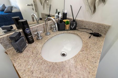 Apartamento à venda com 64m², 2 quartos e 1 vaga Apartamento à venda com 64m², 2 quartos e 1 vagaBanheiro Social