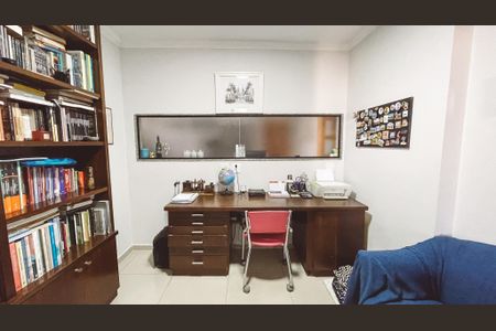 Apartamento à venda com 133m², 4 quartos e 2 vagasEscritório