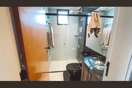 Apartamento à venda com 133m², 4 quartos e 2 vagasBanheiro da Suíte 1