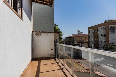 Casa à venda com 320m², 4 quartos e 3 vagasVaranda