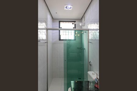 Casa à venda com 320m², 4 quartos e 3 vagasBanheiro da Suíte 2