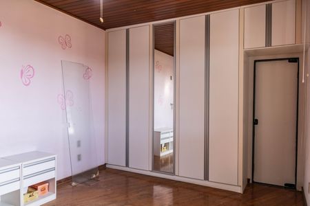 Casa à venda com 320m², 4 quartos e 3 vagasSuíte 2