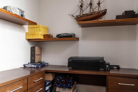 Casa à venda com 320m², 4 quartos e 3 vagasEscritório