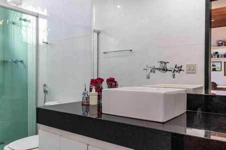 Casa à venda com 320m², 4 quartos e 3 vagasBanheiro da Suíte 2