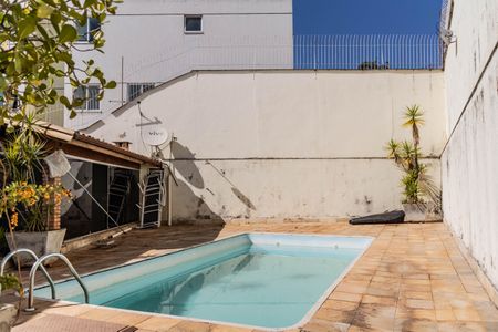 Casa à venda com 320m², 4 quartos e 3 vagasPiscina