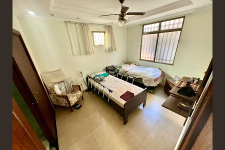 Casa à venda com 263m², 6 quartos e 3 vagasQuarto 1 - Suíte