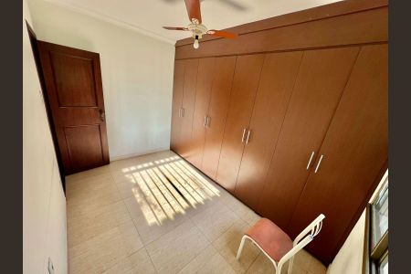 Casa à venda com 263m², 6 quartos e 3 vagasQuarto 2
