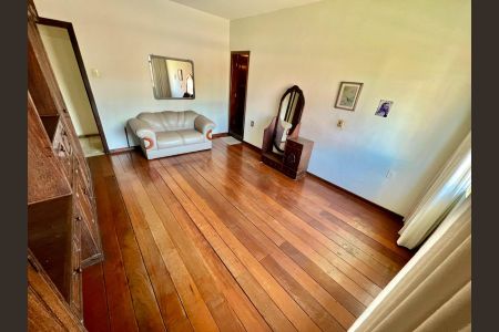 Casa à venda com 263m², 6 quartos e 3 vagasQuarto 4 - Suíte