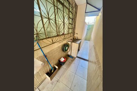 Casa à venda com 263m², 6 quartos e 3 vagasFundos casa