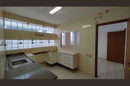 Casa à venda com 290m², 3 quartos e 2 vagas