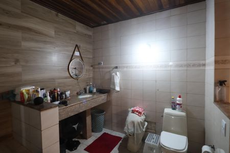 Casa à venda com 200m², 3 quartos e 3 vagasBanheiro da Suíte 2