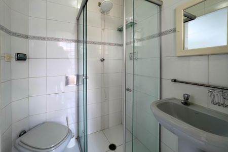 Casa à venda com 260m², 4 quartos e 4 vagas Casa à venda com 260m², 4 quartos e 4 vagasBanheiro de Serviço