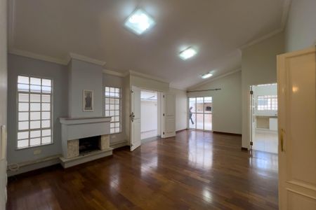 Casa à venda com 260m², 4 quartos e 4 vagas Casa à venda com 260m², 4 quartos e 4 vagasSala