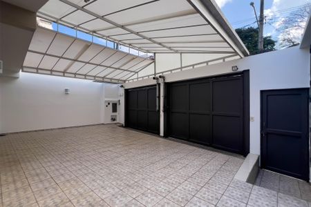 Casa à venda com 260m², 4 quartos e 4 vagas Casa à venda com 260m², 4 quartos e 4 vagasÁrea Externa