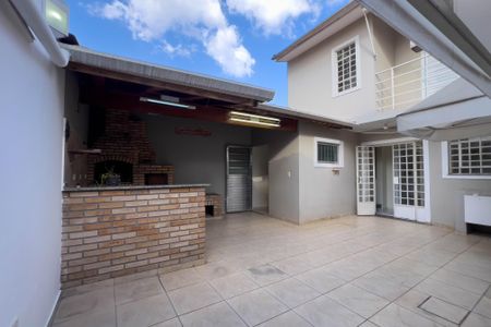 Casa à venda com 260m², 4 quartos e 4 vagas Casa à venda com 260m², 4 quartos e 4 vagasÁrea Externa