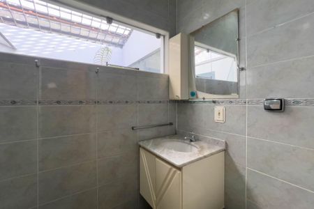 Casa à venda com 260m², 4 quartos e 4 vagas Casa à venda com 260m², 4 quartos e 4 vagasBanheiro Social