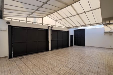 Casa à venda com 260m², 4 quartos e 4 vagas Casa à venda com 260m², 4 quartos e 4 vagasÁrea Externa