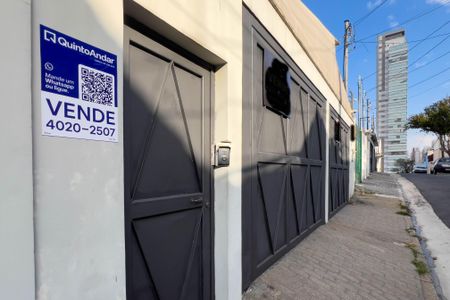 Casa à venda com 260m², 4 quartos e 4 vagas Casa à venda com 260m², 4 quartos e 4 vagasFachada