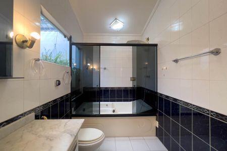 Casa à venda com 260m², 4 quartos e 4 vagas Casa à venda com 260m², 4 quartos e 4 vagasBanheiro da Suíte