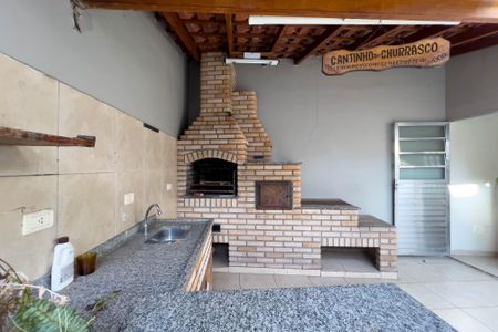 Casa à venda com 260m², 4 quartos e 4 vagas Casa à venda com 260m², 4 quartos e 4 vagasÁrea Externa