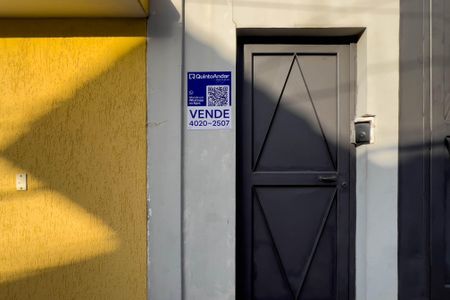 Casa à venda com 260m², 4 quartos e 4 vagas Casa à venda com 260m², 4 quartos e 4 vagasFachada