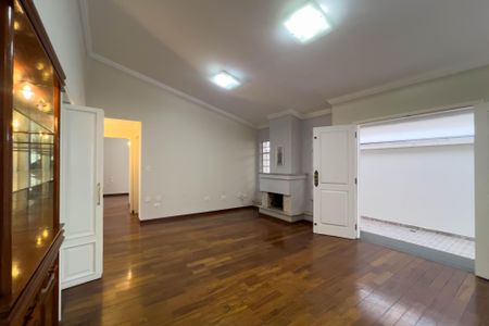 Casa à venda com 260m², 4 quartos e 4 vagas Casa à venda com 260m², 4 quartos e 4 vagasSala