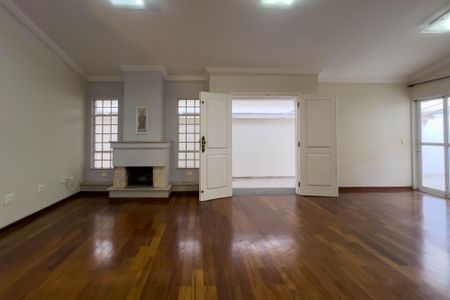 Casa à venda com 260m², 4 quartos e 4 vagas Casa à venda com 260m², 4 quartos e 4 vagasSala