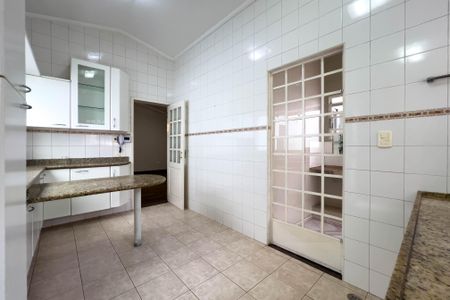 Casa à venda com 260m², 4 quartos e 4 vagas Casa à venda com 260m², 4 quartos e 4 vagasCozinha