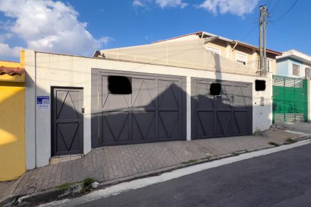 Casa à venda com 260m², 4 quartos e 4 vagas Casa à venda com 260m², 4 quartos e 4 vagasFachada