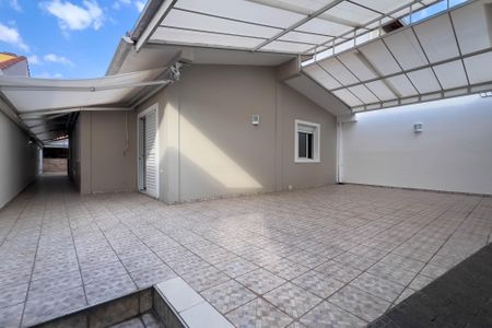 Casa à venda com 260m², 4 quartos e 4 vagas Casa à venda com 260m², 4 quartos e 4 vagasÁrea Externa
