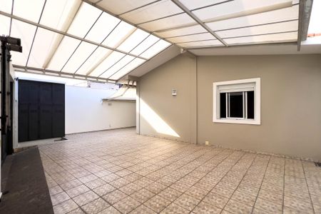 Casa à venda com 260m², 4 quartos e 4 vagas Casa à venda com 260m², 4 quartos e 4 vagasÁrea Externa