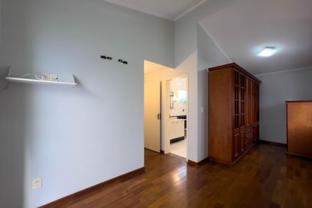 Casa à venda com 260m², 4 quartos e 4 vagas Casa à venda com 260m², 4 quartos e 4 vagasSuíte