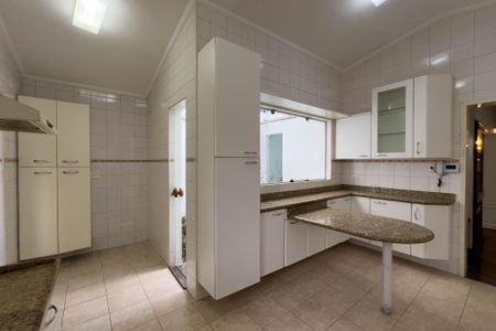 Casa à venda com 260m², 4 quartos e 4 vagas Casa à venda com 260m², 4 quartos e 4 vagasCozinha