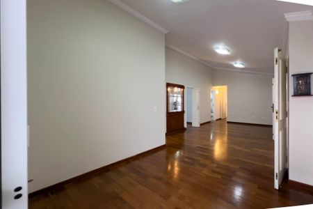 Casa à venda com 260m², 4 quartos e 4 vagas Casa à venda com 260m², 4 quartos e 4 vagasSala