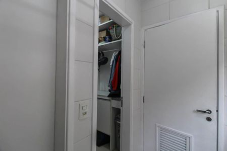 Apartamento à venda com 128m², 3 quartos e 2 vagas Apartamento à venda com 128m², 3 quartos e 2 vagasÁrea de Serviço