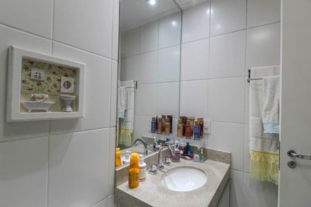 Apartamento à venda com 128m², 3 quartos e 2 vagas Apartamento à venda com 128m², 3 quartos e 2 vagasBanheiro da Suíte