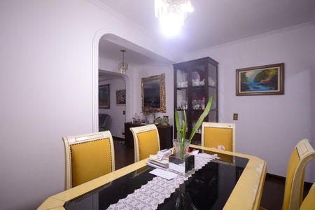 Casa à venda com 375m², 5 quartos e 3 vagas Casa à venda com 375m², 5 quartos e 3 vagasSala de Jantar