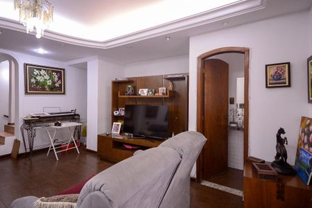 Casa à venda com 375m², 5 quartos e 3 vagas Casa à venda com 375m², 5 quartos e 3 vagasSala