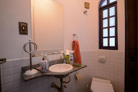 Casa à venda com 375m², 5 quartos e 3 vagas Casa à venda com 375m², 5 quartos e 3 vagasLavabo