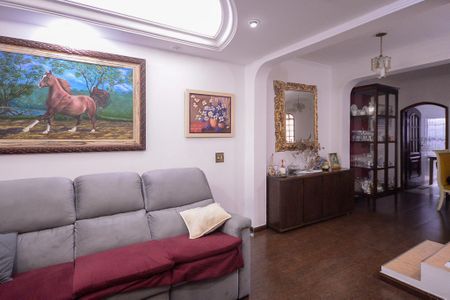 Casa à venda com 375m², 5 quartos e 3 vagas Casa à venda com 375m², 5 quartos e 3 vagasSala