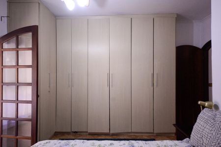 Casa à venda com 375m², 5 quartos e 3 vagas Casa à venda com 375m², 5 quartos e 3 vagasQuarto 1 - Suite