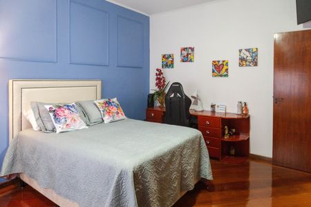 Casa à venda com 225m², 5 quartos e 4 vagas Casa à venda com 225m², 5 quartos e 4 vagasQuarto 2