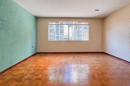 Casa à venda com 227m², 3 quartos e 3 vagas Casa à venda com 227m², 3 quartos e 3 vagasSala